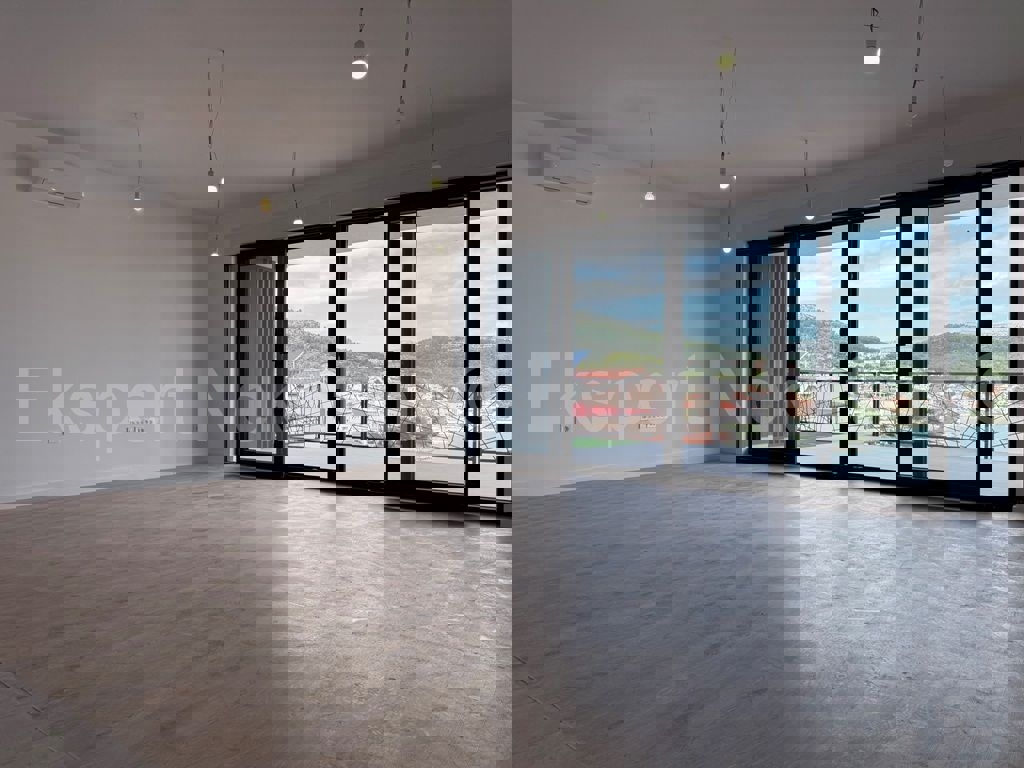 Marina, luxurious. 3-bedroom apartment 135.53 m2 +88 m2 garden, newly built rooftop pool