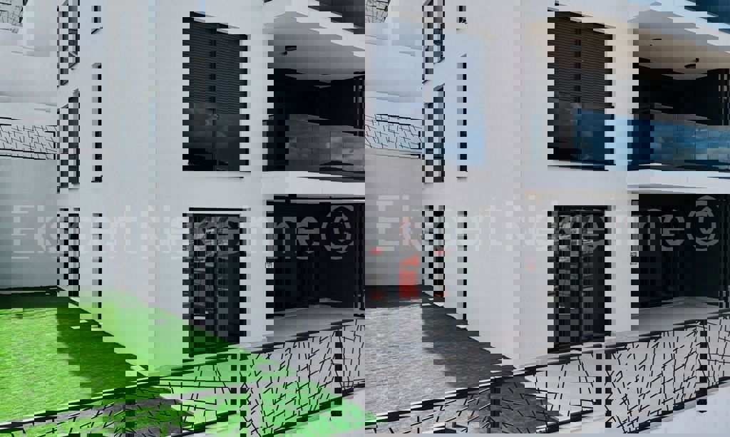 Marina, luxurious. 3-bedroom apartment 135.53 m2 +88 m2 garden, newly built rooftop pool