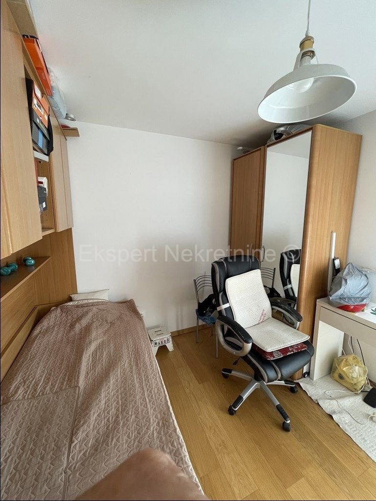 K. Gomilica, appartamento trilocale 58 mq al primo piano, 2 garage e garage esterno