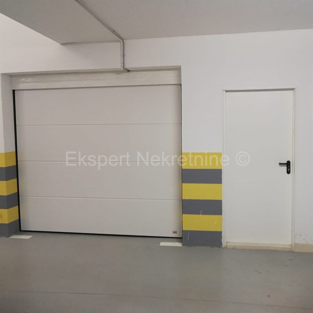 K. Gomilica, appartamento trilocale 58 mq al primo piano, 2 garage e garage esterno