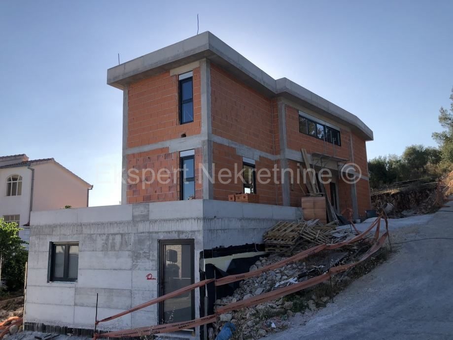 Čiovo, Slatine, casa indipendente 233m2 su terreno di 400m2 e piscina