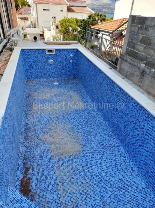 Čiovo, Slatine, casa indipendente 233m2 su terreno di 400m2 e piscina