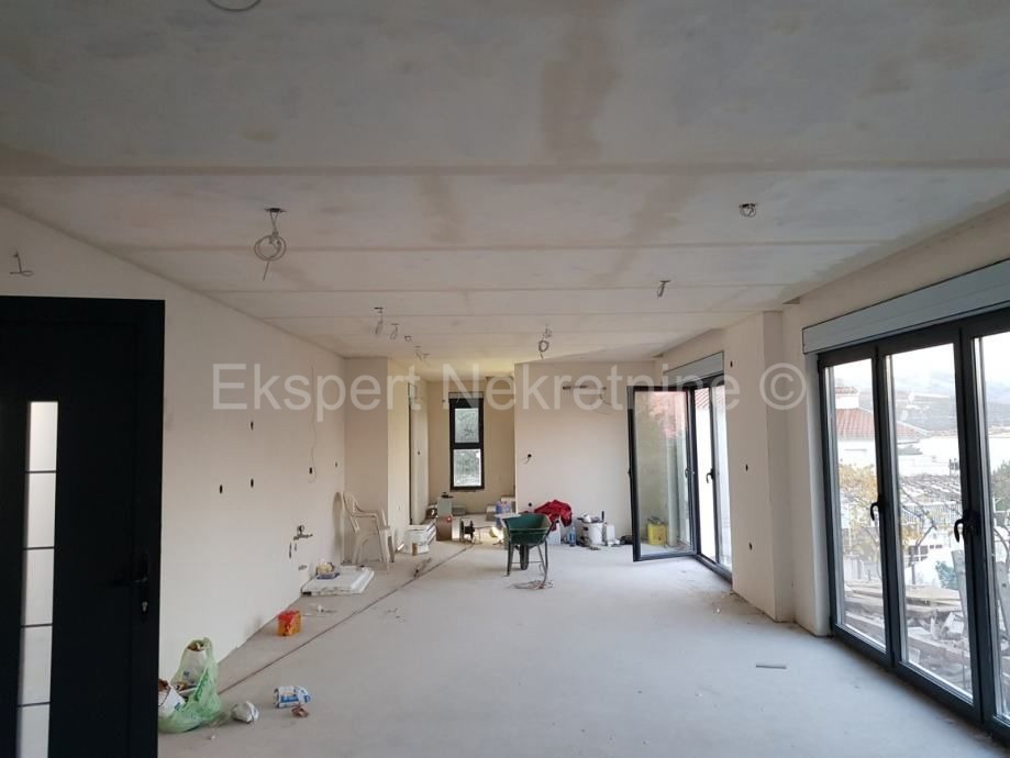 Čiovo, Slatine, casa indipendente 233m2 su terreno di 400m2 e piscina