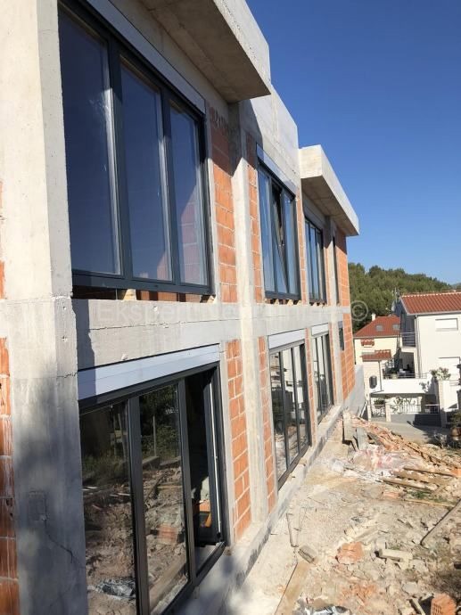 Čiovo, Slatine, casa indipendente 233m2 su terreno di 400m2 e piscina