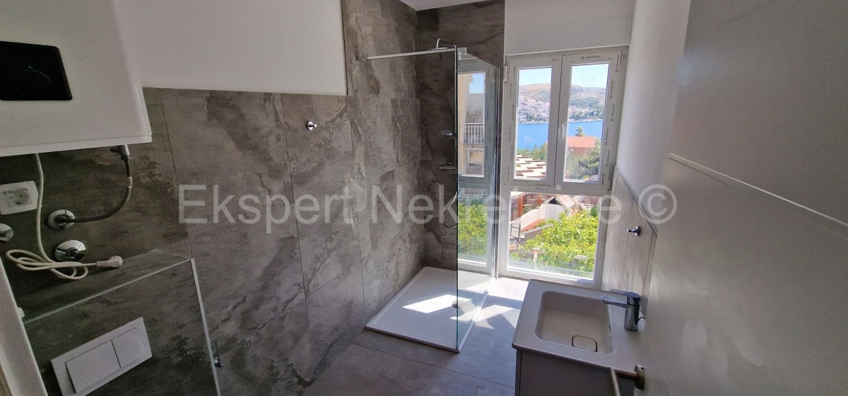 Čiovo,Okrug G., 1 bedroom apartment 54 m2, large terrace, new construction, view
