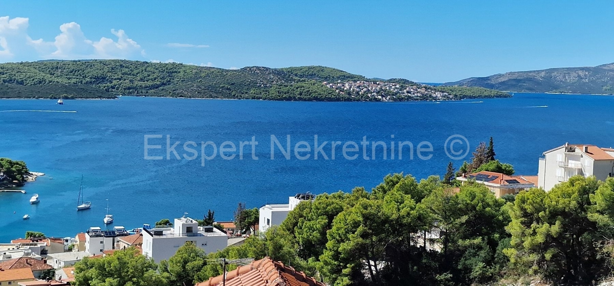 Trogir, Saldun, 3-room apartment 110 m2 + garden 50 m2, large terrace (34 m2), new construction