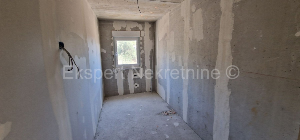 Trogir, Saldun, 3-room apartment 110 m2 + garden 50 m2, large terrace (34 m2), new construction
