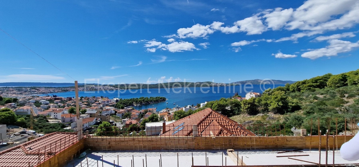 Trogir, Saldun, 3-room apartment 110 m2 + garden 50 m2, large terrace (34 m2), new construction