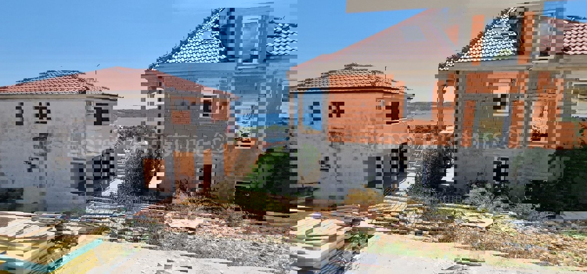 Trogir, Saldun, 3-room apartment 110 m2 + garden 50 m2, large terrace (34 m2), new construction