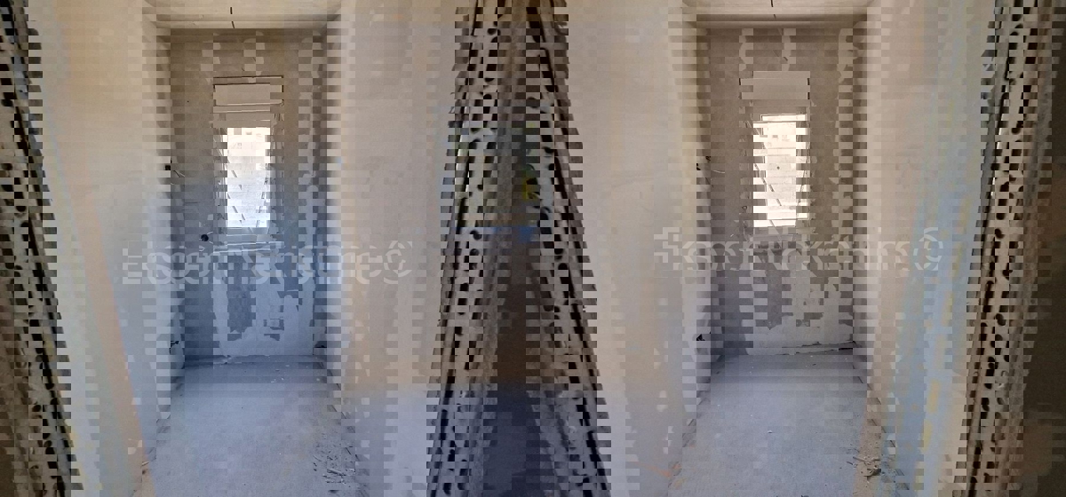 Trogir, Saldun, 3-room apartment 110 m2 + garden 50 m2, large terrace (34 m2), new construction