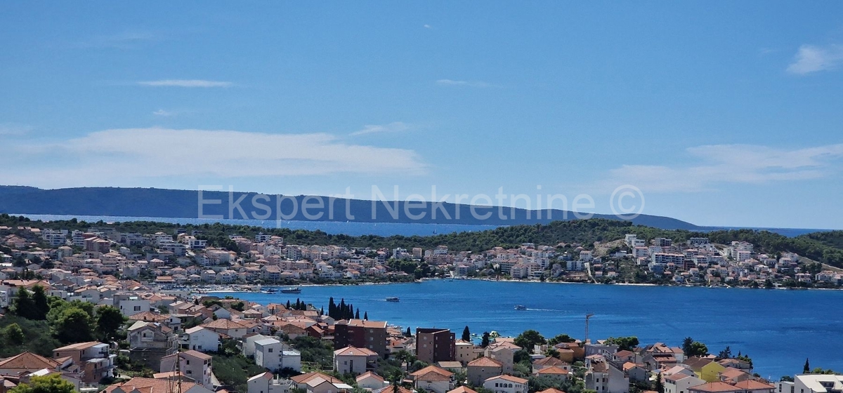 Trogir, Saldun, 3-room apartment 110 m2 + garden 50 m2, large terrace (34 m2), new construction