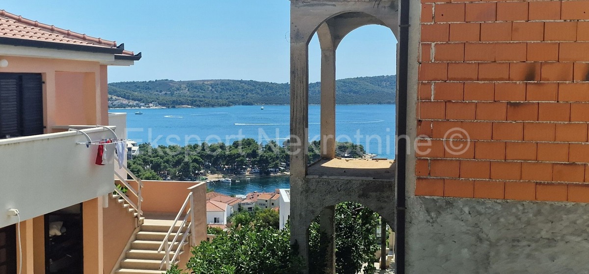 Trogir, Saldun, 3-room apartment 110 m2 + garden 50 m2, large terrace (34 m2), new construction