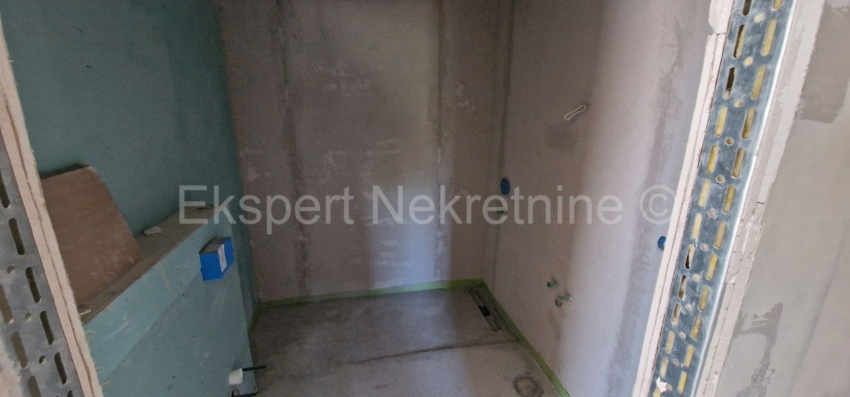 Trogir, Saldun, 3-room apartment 110 m2 + garden 50 m2, large terrace (34 m2), new construction