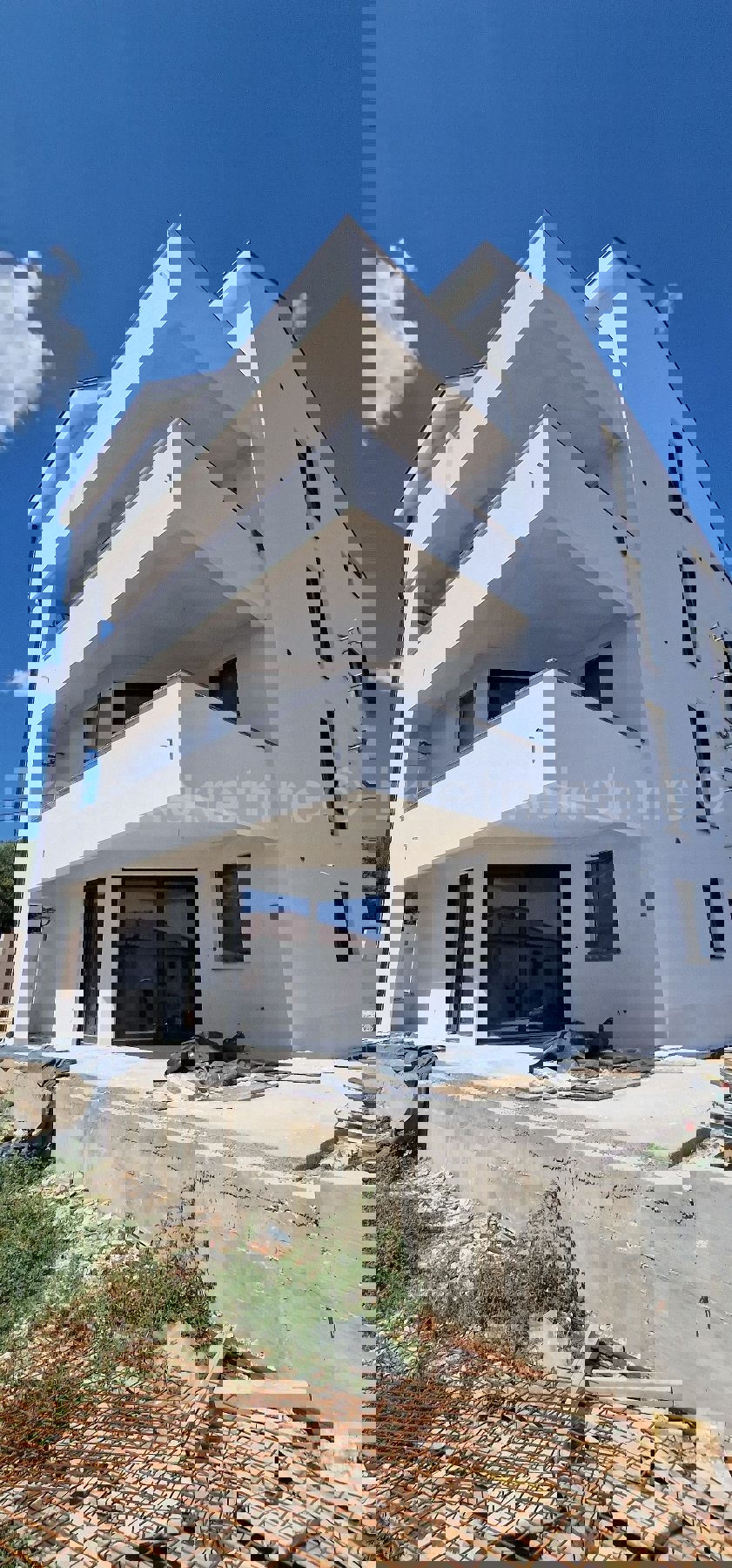 Trogir, Saldun, 3-room apartment 110 m2 + garden 50 m2, large terrace (34 m2), new construction
