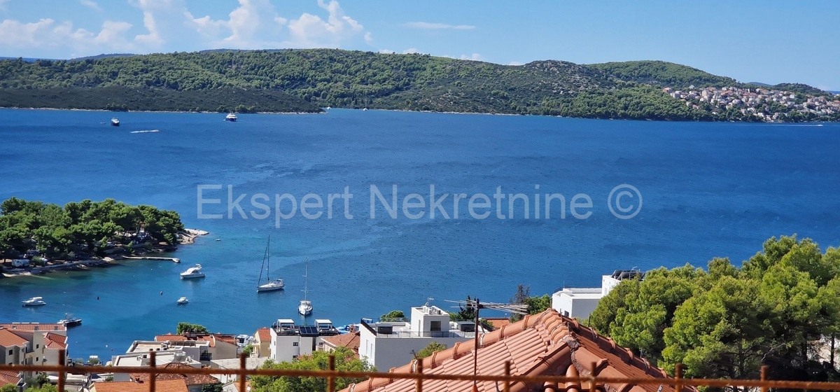 Trogir, Saldun, 3-room apartment 110 m2 + garden 50 m2, large terrace (34 m2), new construction