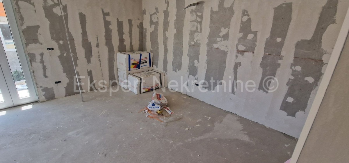 Trogir, Saldun, 3-room apartment 110 m2 + garden 50 m2, large terrace (34 m2), new construction