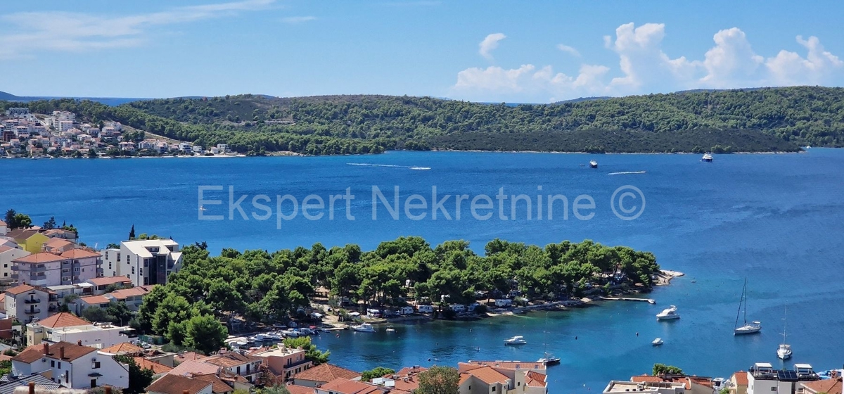 Trogir, Saldun, 3-room apartment 110 m2 + garden 50 m2, large terrace (34 m2), new construction