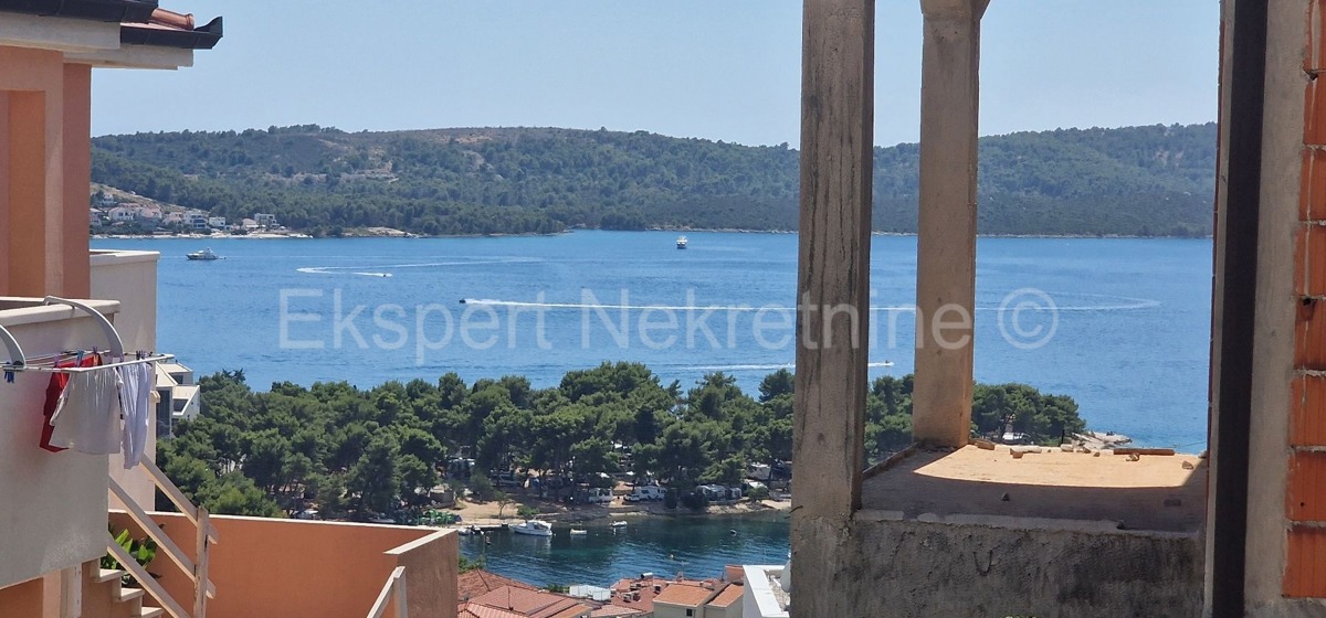 Trogir, Saldun, 3-room apartment 110 m2 + garden 50 m2, large terrace (34 m2), new construction