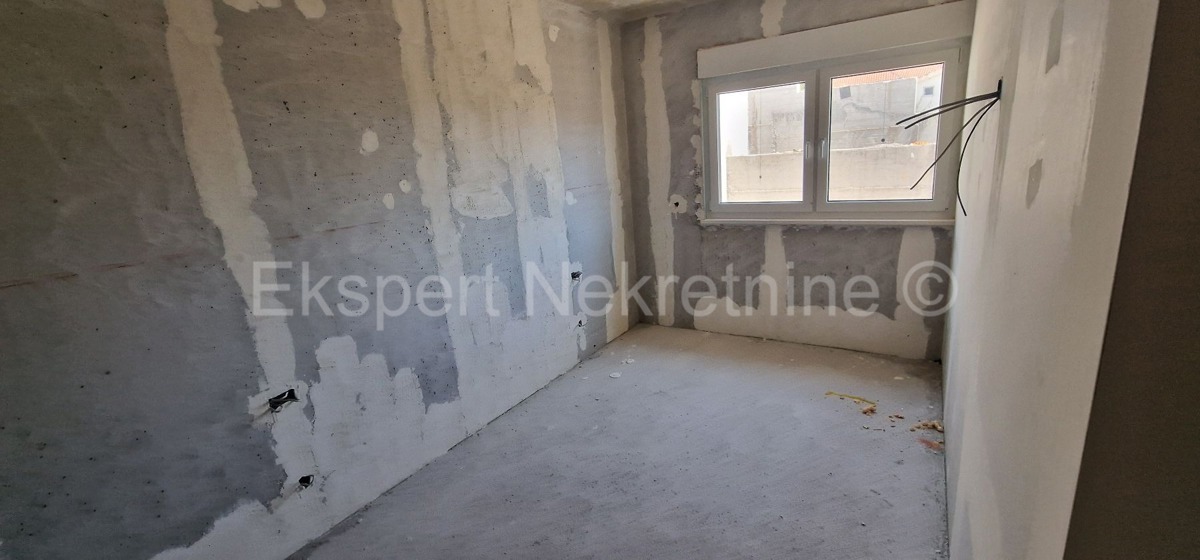 Trogir, Saldun, 3-room apartment 110 m2 + garden 50 m2, large terrace (34 m2), new construction