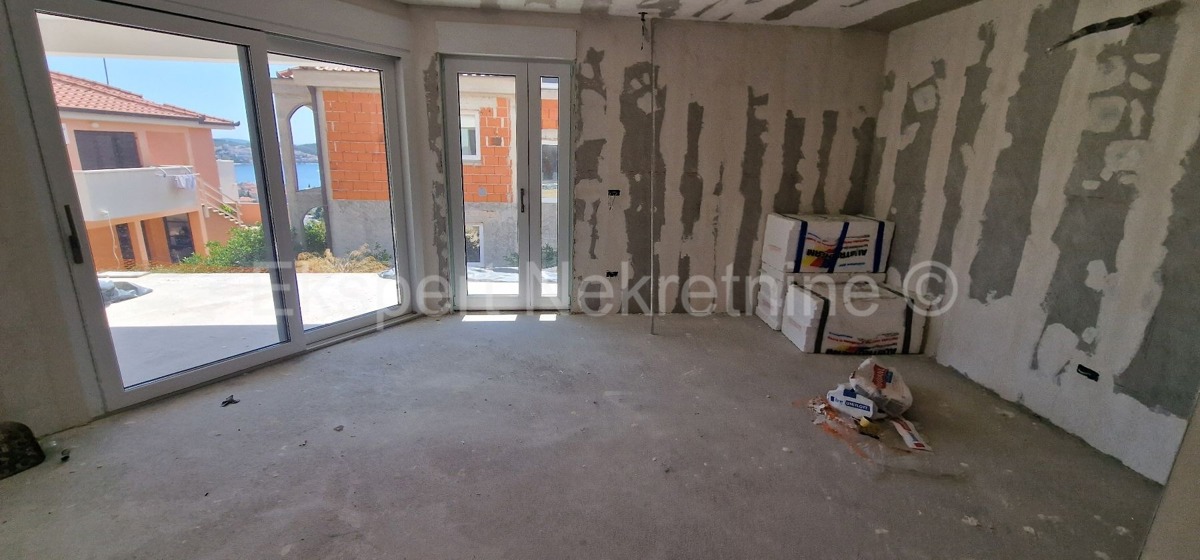 Trogir, Saldun, 3-room apartment 110 m2 + garden 50 m2, large terrace (34 m2), new construction