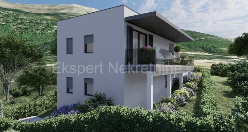 Podstrana, casa indipendente 170m2 con giardino e piscina 18,44m2