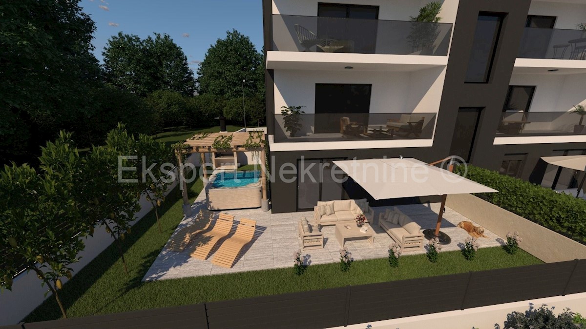 Čiovo, Okrug.G., appartamento con una camera da letto 34.56m2 con giardino 100m2 con parcheggio