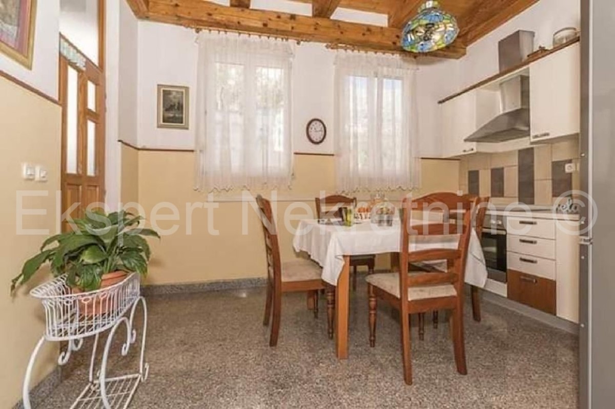 Sumpetar, Jesenice, bilocale 55m2 al primo piano della casa, vista mare