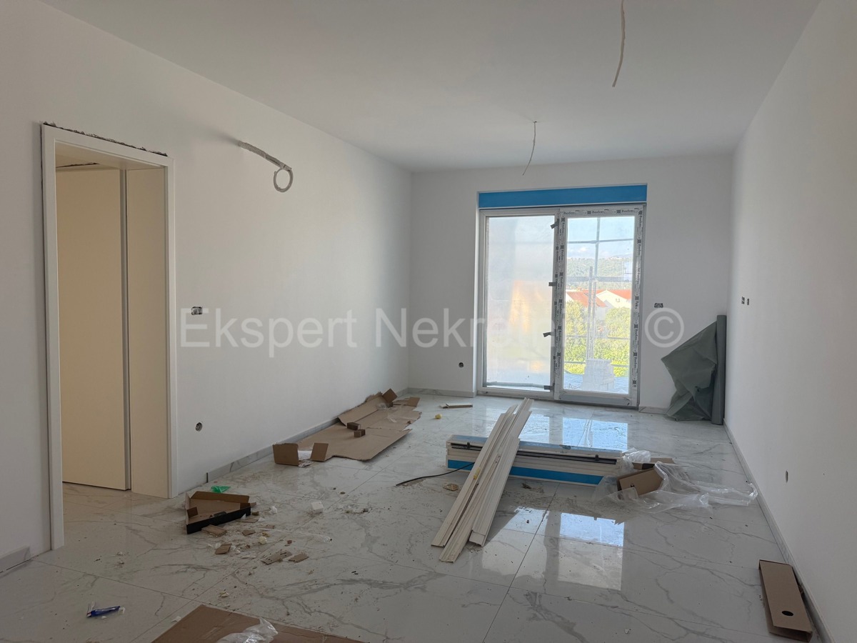 Čiovo,Okrug G., appartamento di 2 locali 64,6 m2 al primo piano di una nuova costruzione, esterno PM