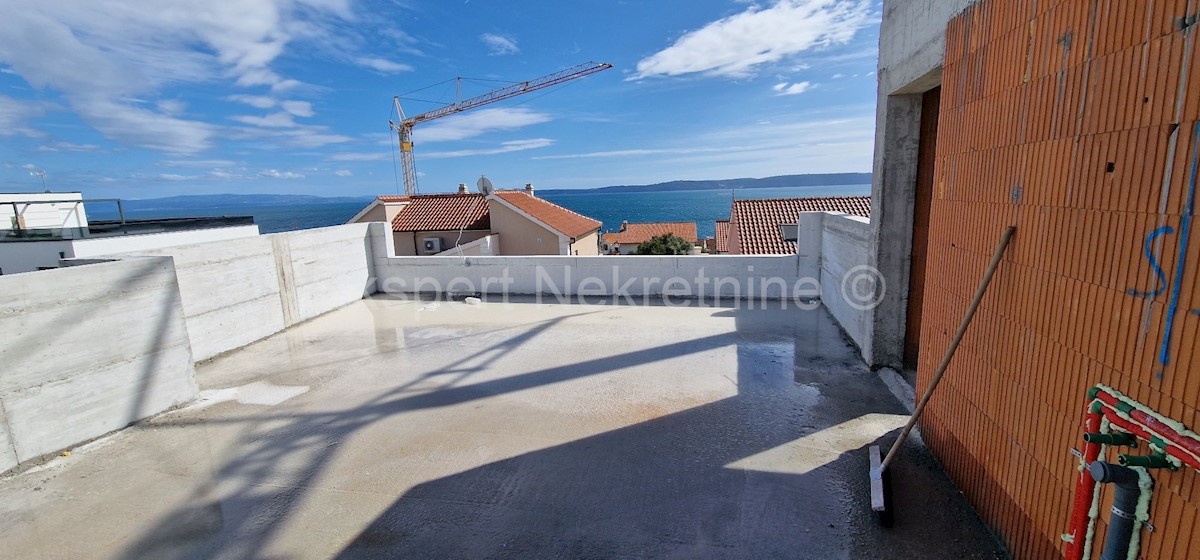 Čiovo, Okrug Gornji, appartamento con 1 camera da letto 45 m2 + terrazza sul tetto 46 m2, Novogr.