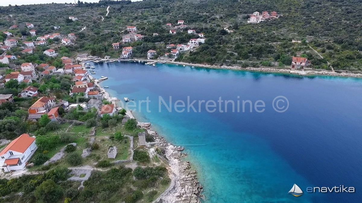 Trogir-Okolica, Drvenik Veliki, terreno edificabile 615m2, 200 metri dal mare