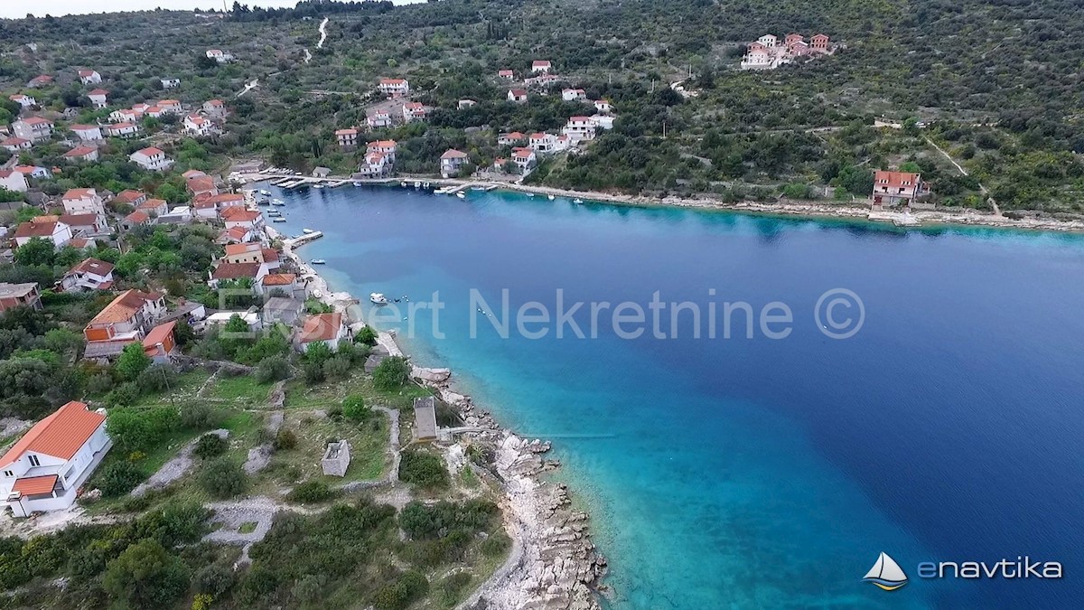 Trogir-Okolica, Drvenik Veliki, terreno edificabile 615m2, 200 metri dal mare