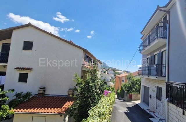 Podstrana, casa 340m2 con 3 unità abitative e garage, vista mare