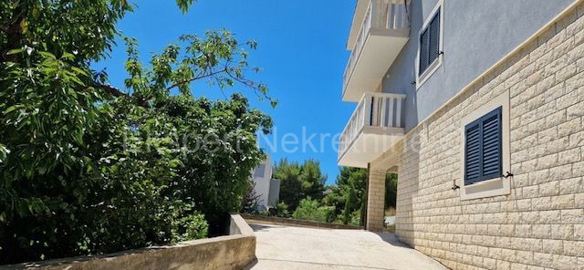 Podstrana, casa 340m2 con 3 unità abitative e garage, vista mare