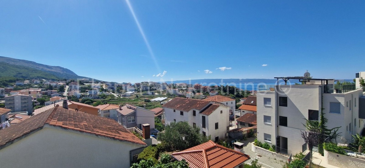 Podstrana, casa 340m2 con 3 unità abitative e garage, vista mare