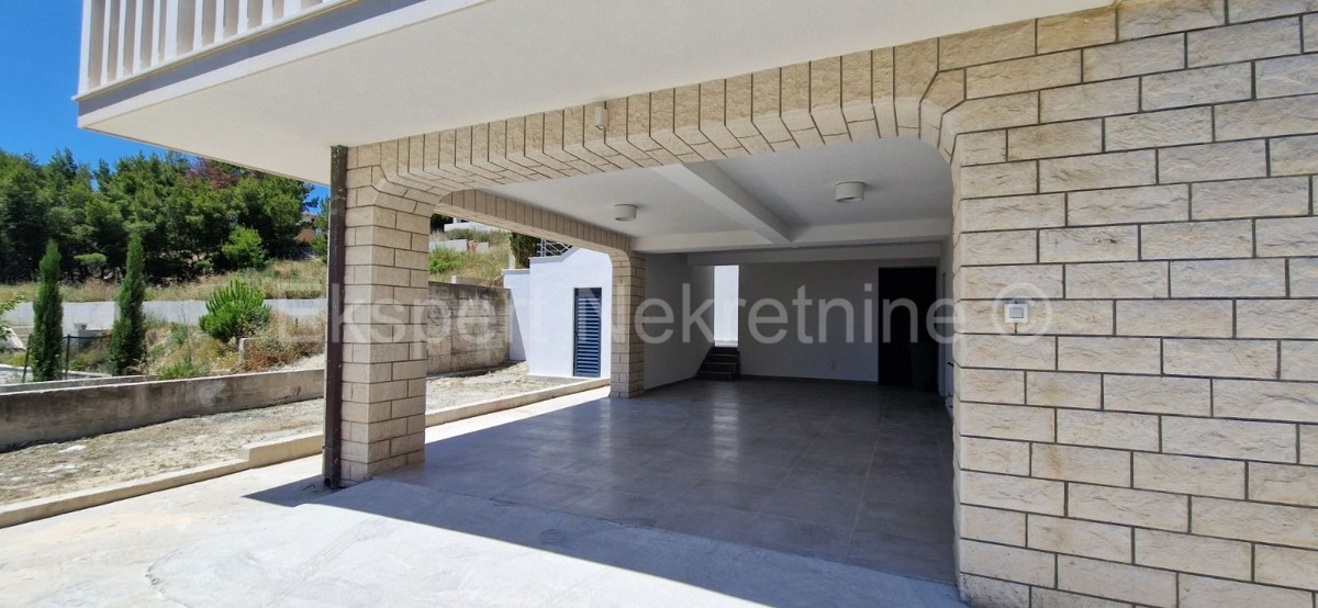 Podstrana, casa 340m2 con 3 unità abitative e garage, vista mare