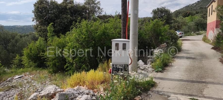 Vinišće, terreno edificabile 1045 m2, 600 m dal mare e dalla spiaggia