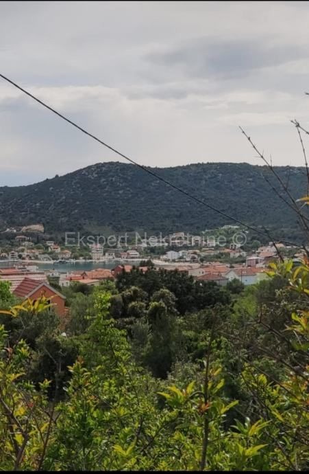 Vinišće, terreno edificabile 1045 m2, 600 m dal mare e dalla spiaggia