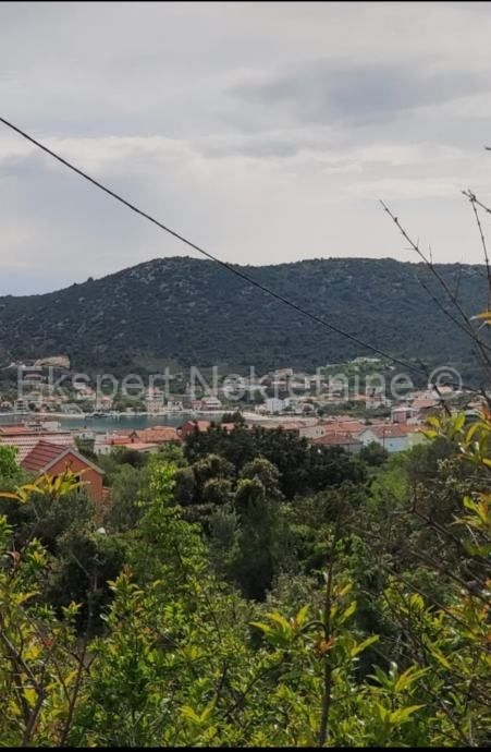 Vinišće, terreno edificabile 1045 m2, 600 m dal mare e dalla spiaggia