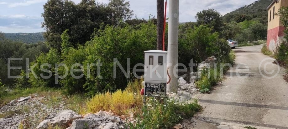 Vinišće, terreno edificabile 1045 m2, 600 m dal mare e dalla spiaggia