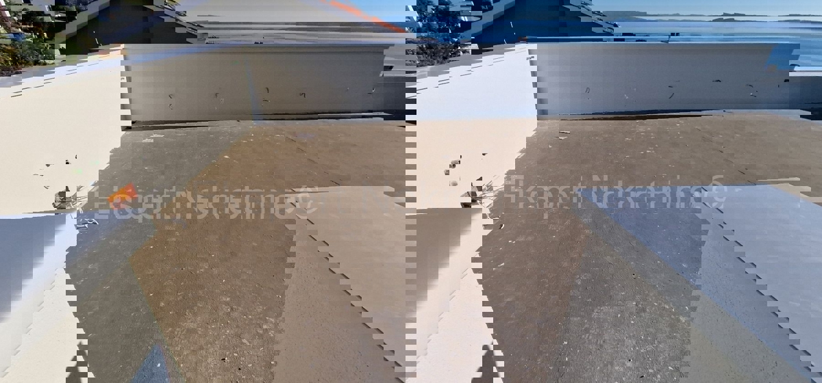 Čiovo, Okrug G., penthouse 79m2 + 124m2 roof terrace, panoramic view