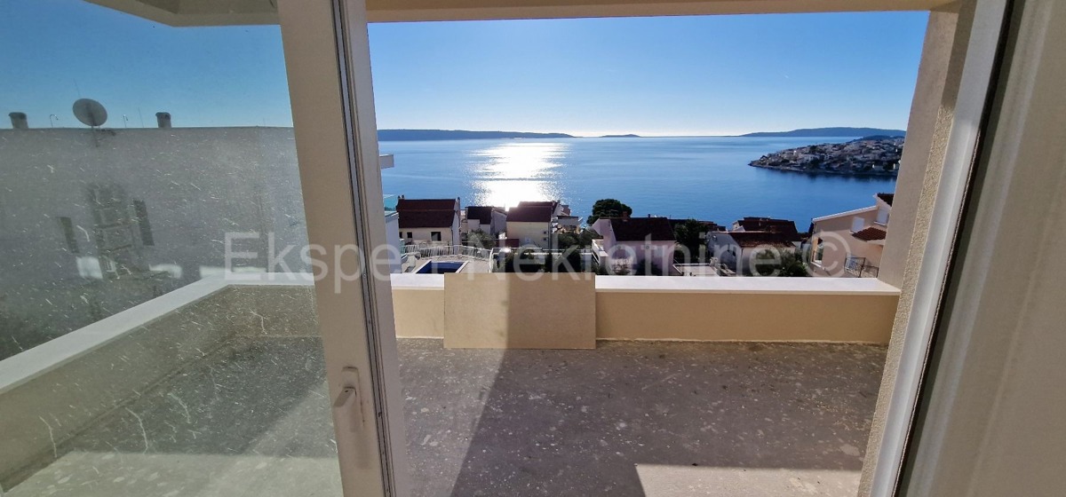 Čiovo, Okrug G., penthouse 79m2 + 124m2 roof terrace, panoramic view