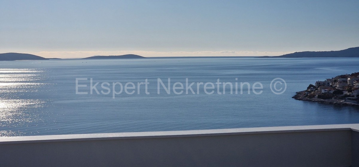 Čiovo, Okrug G., penthouse 79m2 + 124m2 roof terrace, panoramic view
