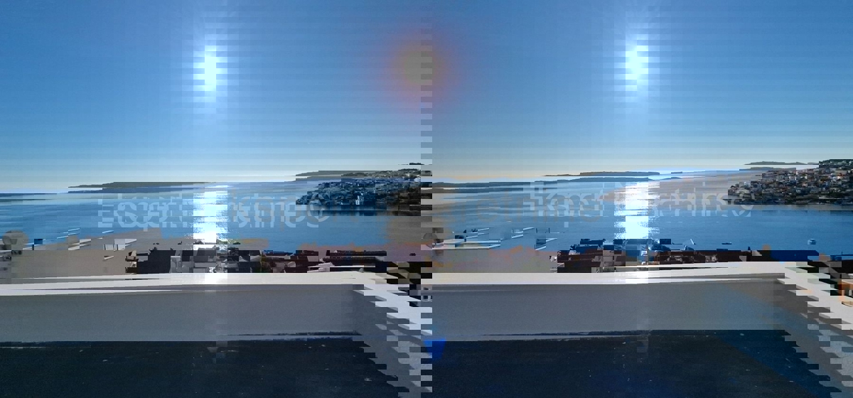 Čiovo, Okrug G., penthouse 79m2 + 124m2 roof terrace, panoramic view