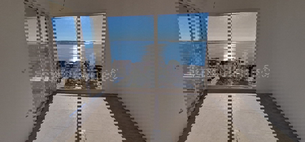 Čiovo, Okrug G., penthouse 79m2 + 124m2 roof terrace, panoramic view