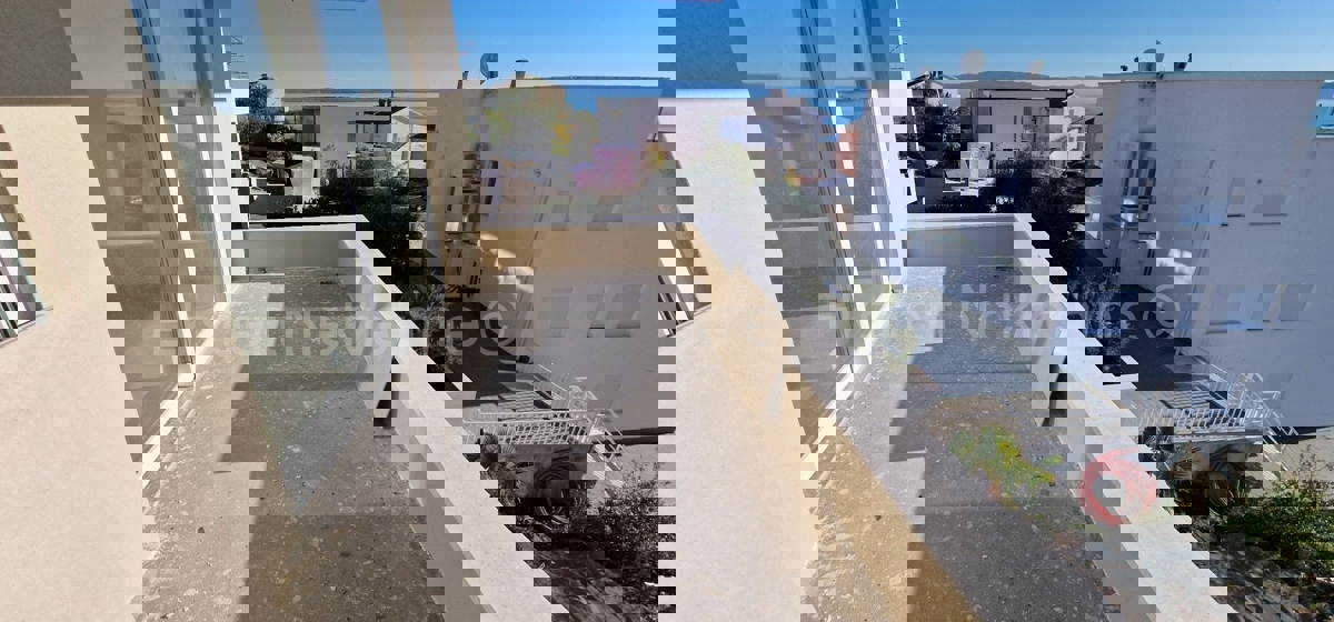 Čiovo, Okrug G., penthouse 79m2 + 124m2 roof terrace, panoramic view