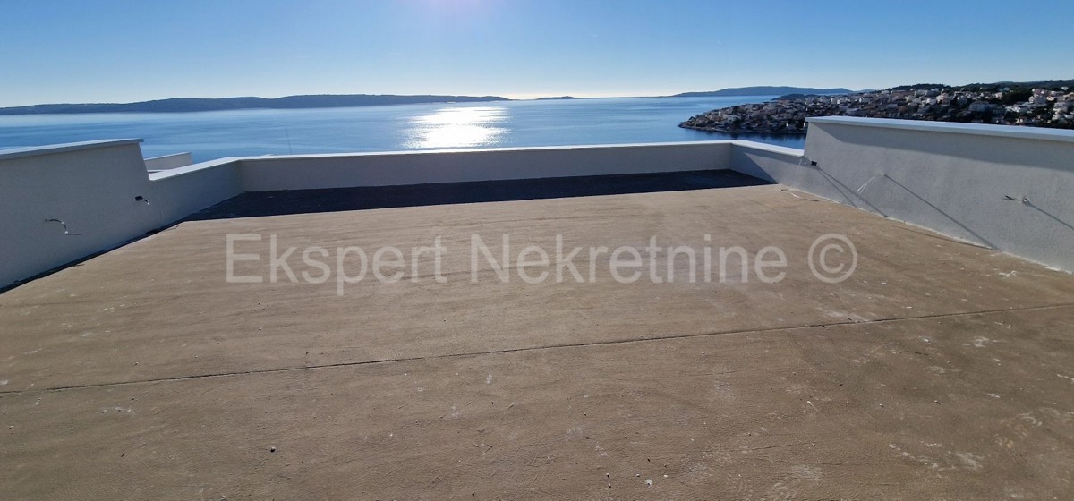 Čiovo, Okrug G., penthouse 79m2 + 124m2 roof terrace, panoramic view