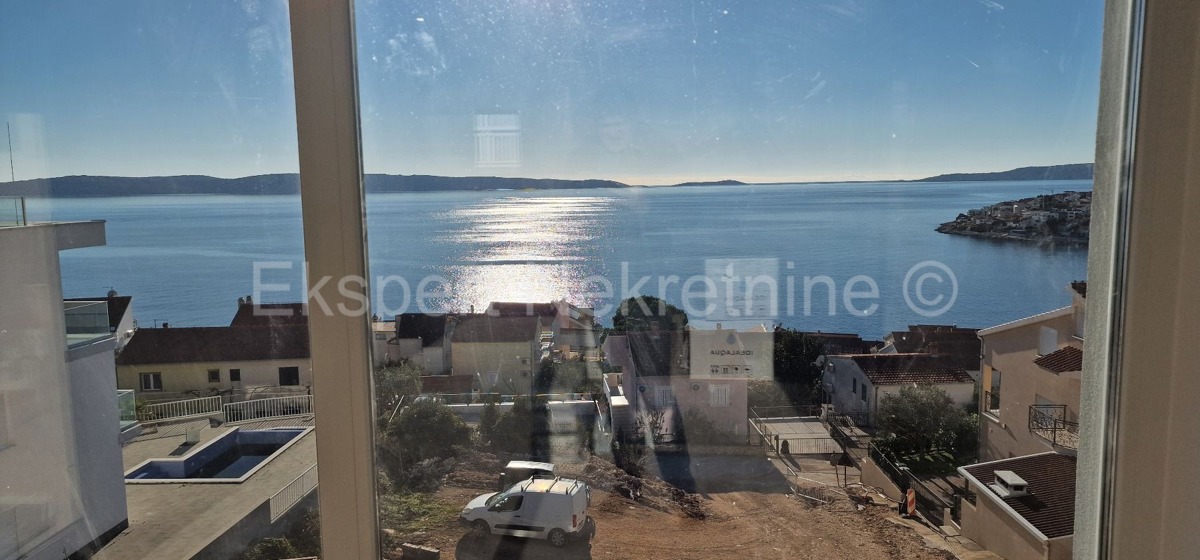 Čiovo, Okrug G., penthouse 79m2 + 124m2 roof terrace, panoramic view