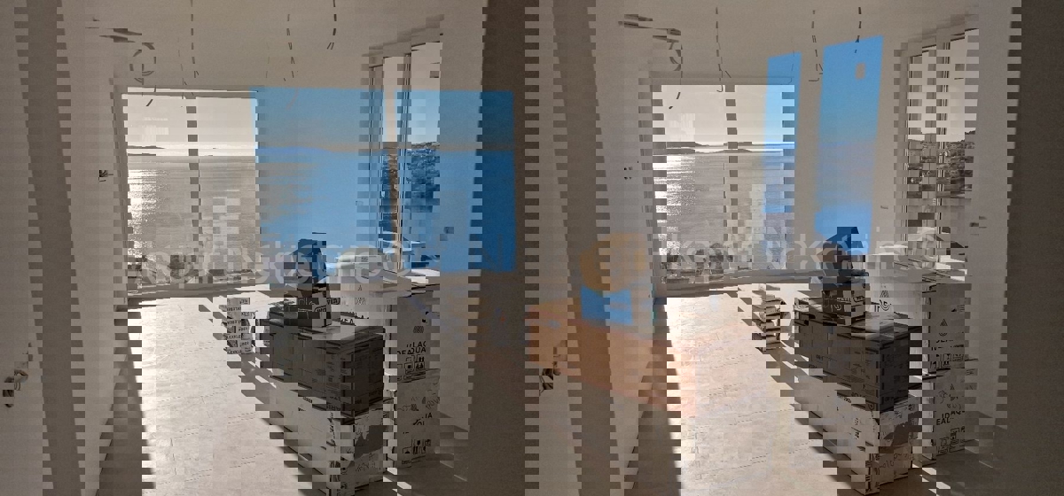 Čiovo, Okrug G., penthouse 79m2 + 124m2 roof terrace, panoramic view