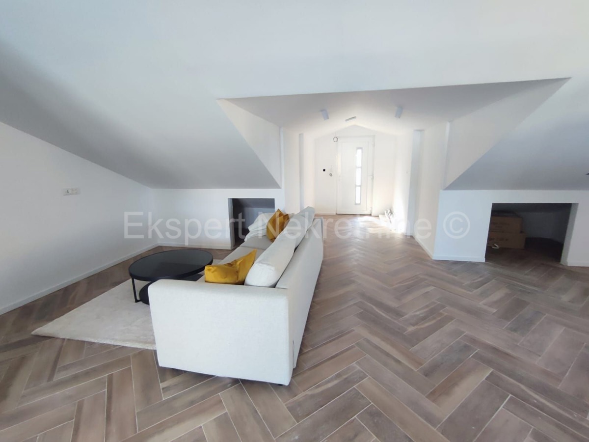 Seget Vranjica, casa indipendente 370 m2, prima fila al mare