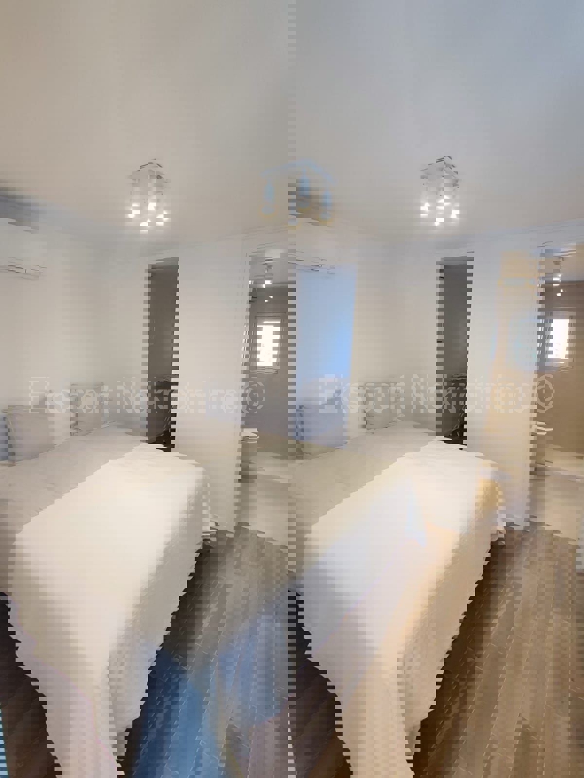 Seget Vranjica, casa indipendente 370 m2, prima fila al mare